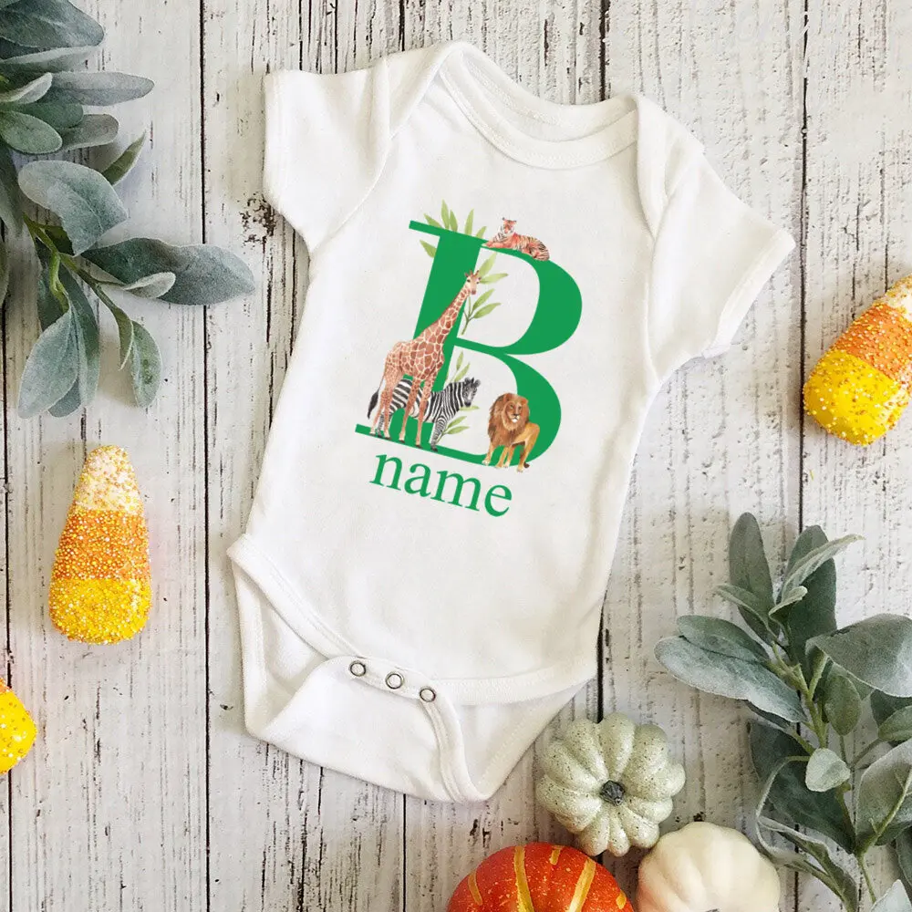 Pelele personalizado con nombre para bebé – Estampado safari - imagen 3