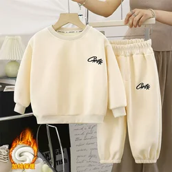 Conjunto acolchado de invierno para niños con sudadera y pantalón