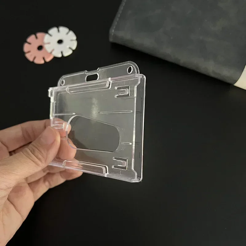 Portainsignias hospital con mosquetón retráctil – Clip para badges - imagen 4