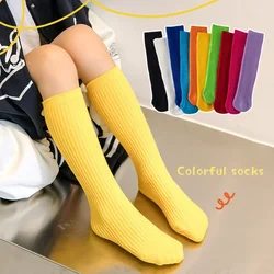 Calcetines altos de algodón suave para niños y niñas – color caramelo