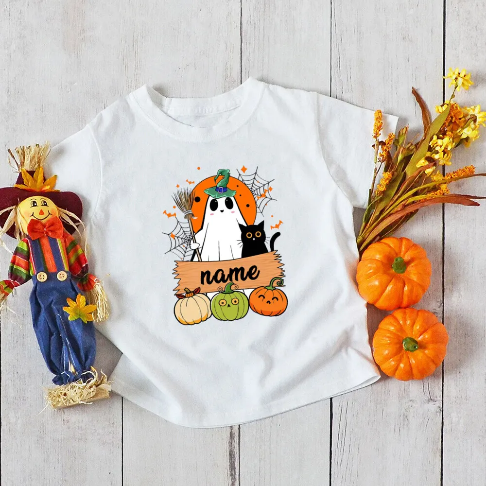 Camiseta fantasma con nombre – look completo