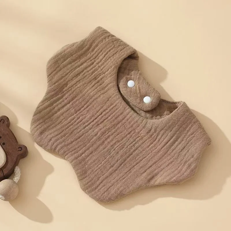 Babero bandana bebé de algodón con cuello pétalo y textura - imagen 3