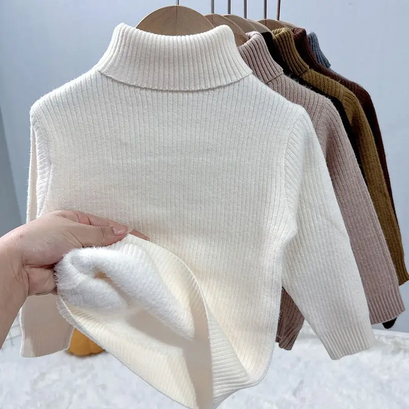 Suéter infantil con cuello alto