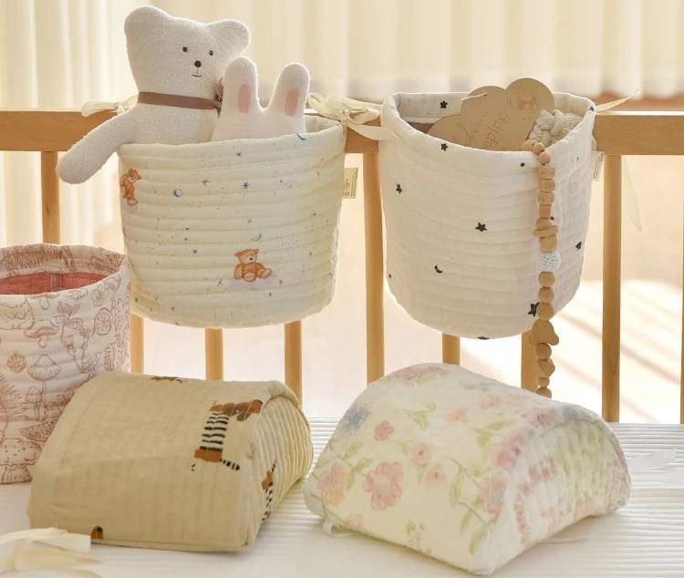 Organizador colgante para cuna de bebé con dibujos animados
