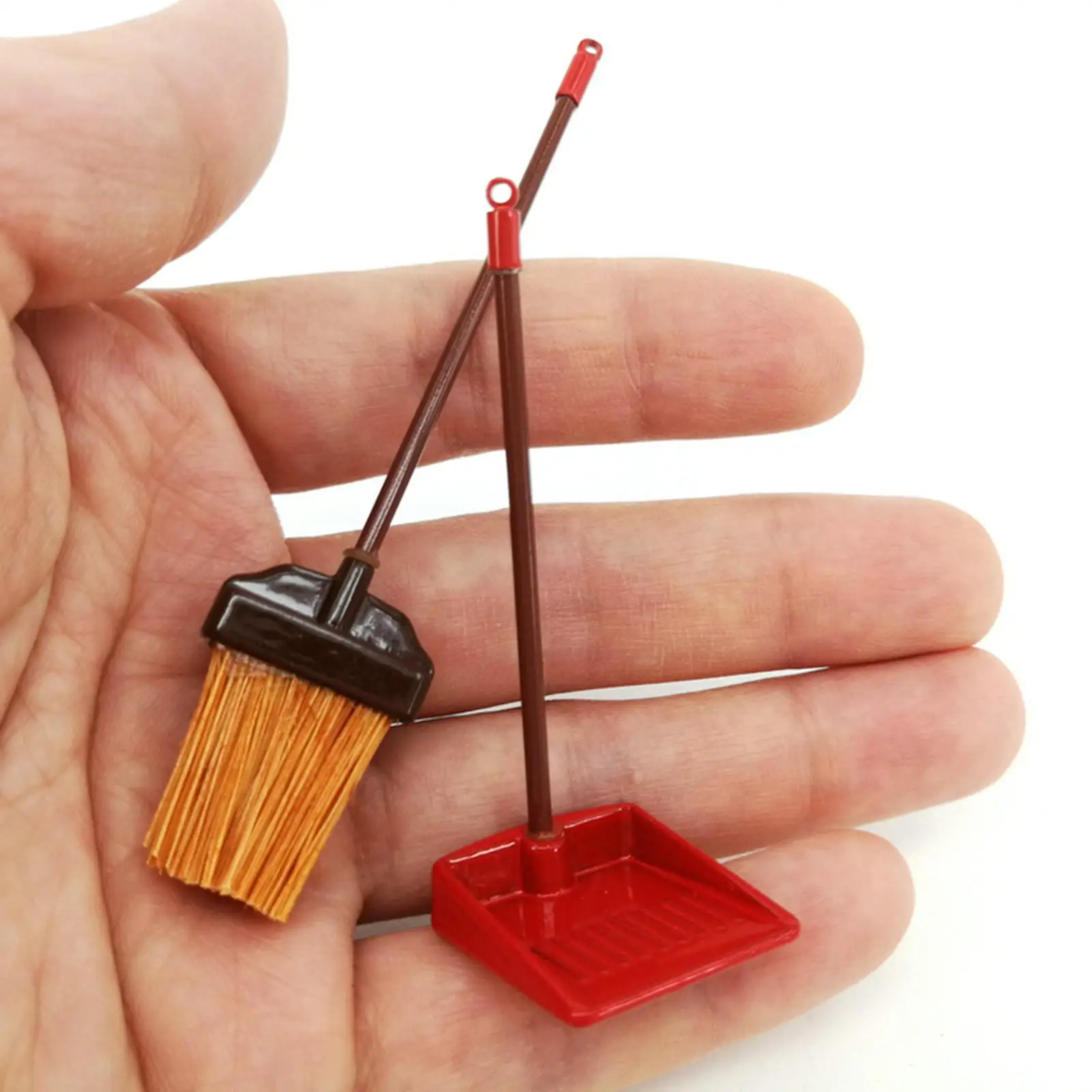 Escoba y recogedor de juguete en miniatura para casa de muñecas - imagen 3