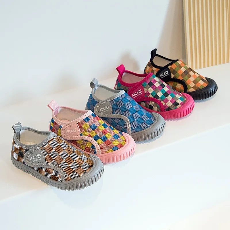 Zapatillas informales antideslizantes de malla a cuadros para niños - imagen 2