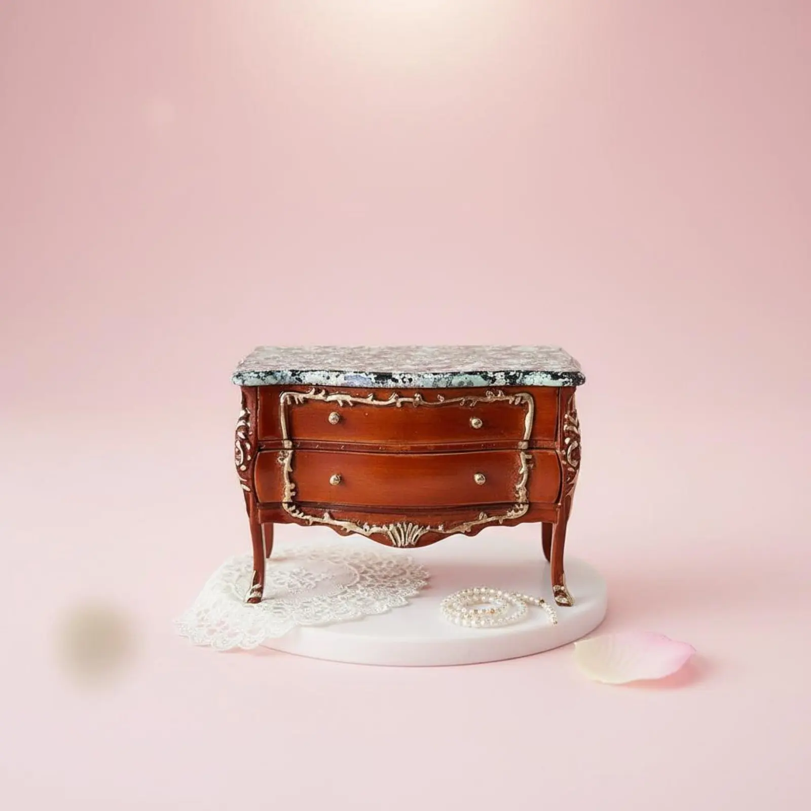 Muebles para casa de muñecas vintage con detalles dorados