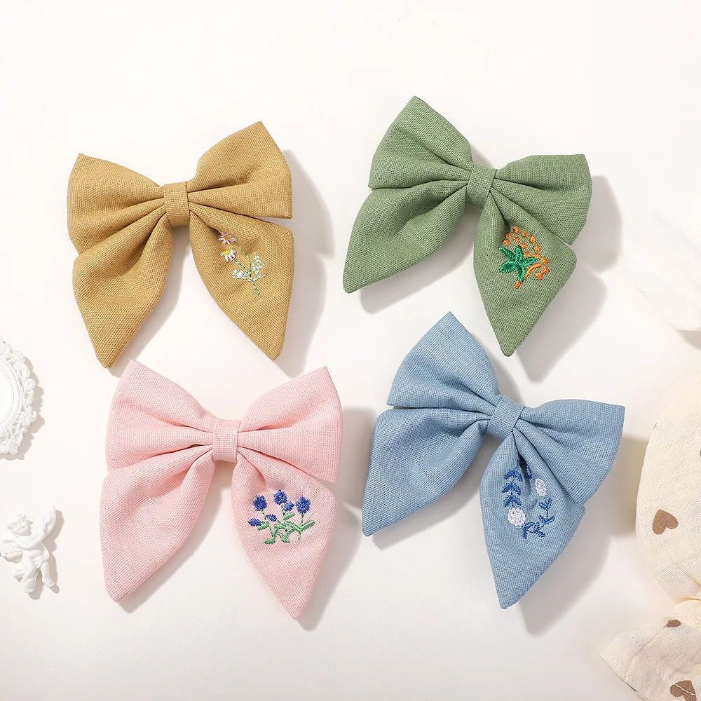 Diseño floral con lazo liso en tono suave