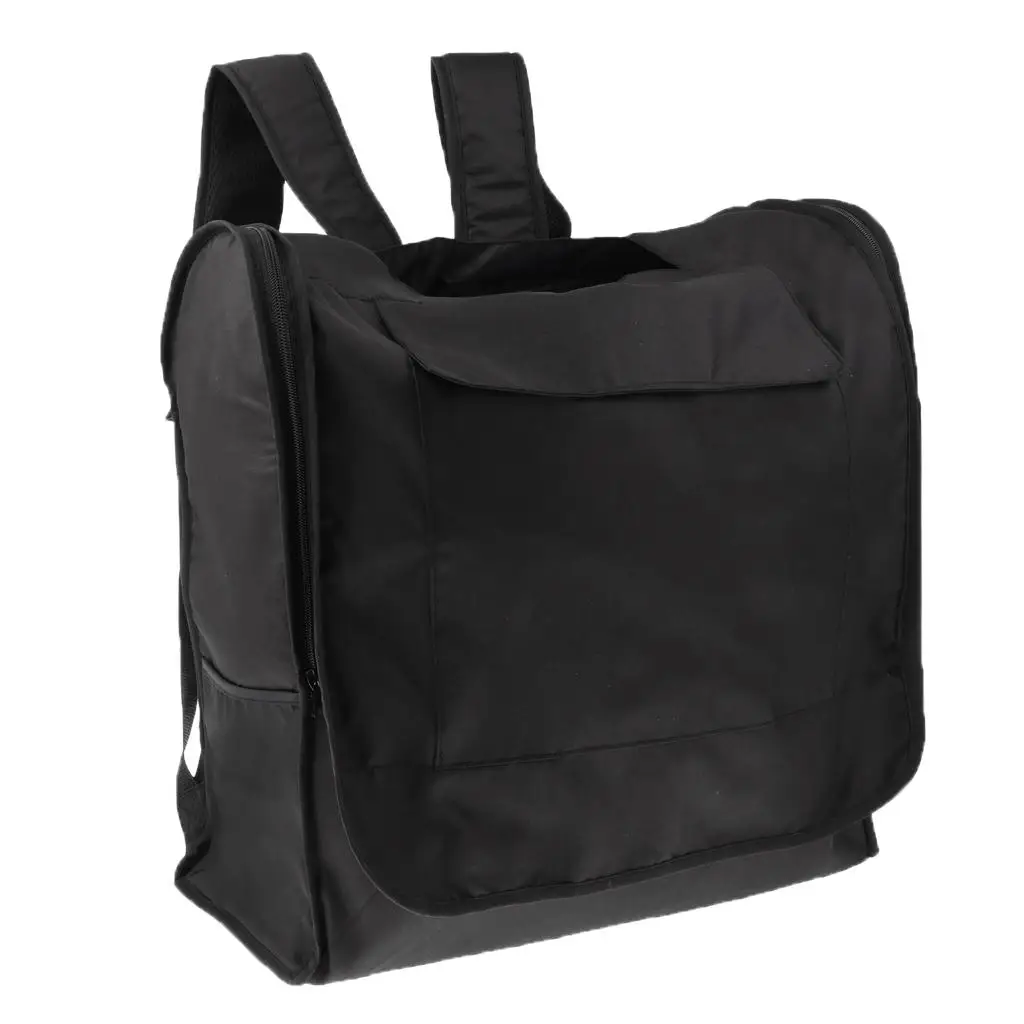 Mochila junto a cochecito de paraguas