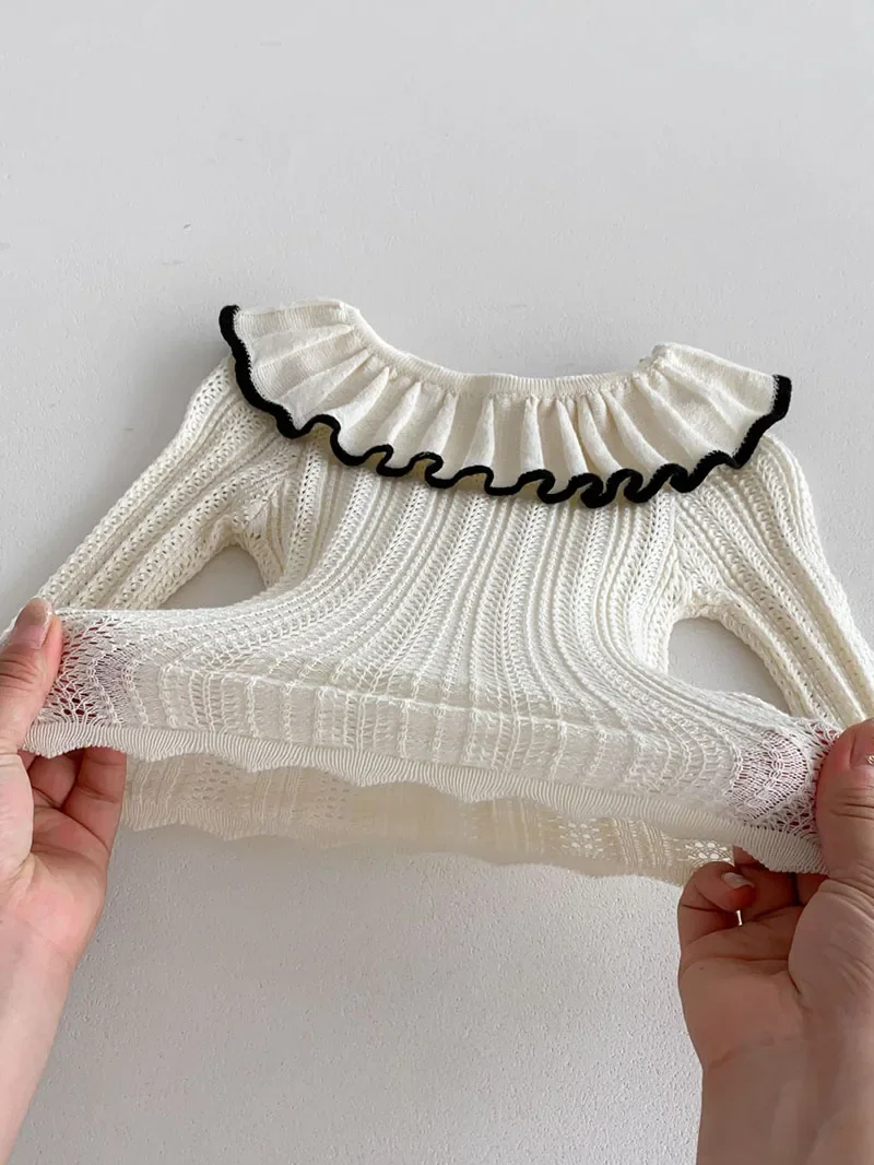 Conjunto primavera bebé: body con cuello hoja de loto y mono tirantes - imagen 4