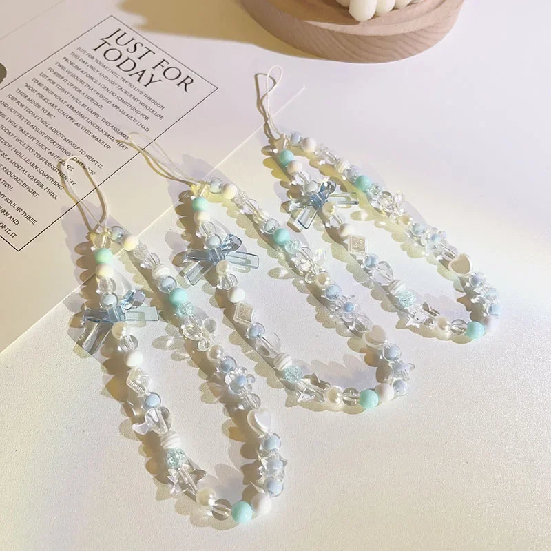 Lazo mariposa blanco-azul en detalle