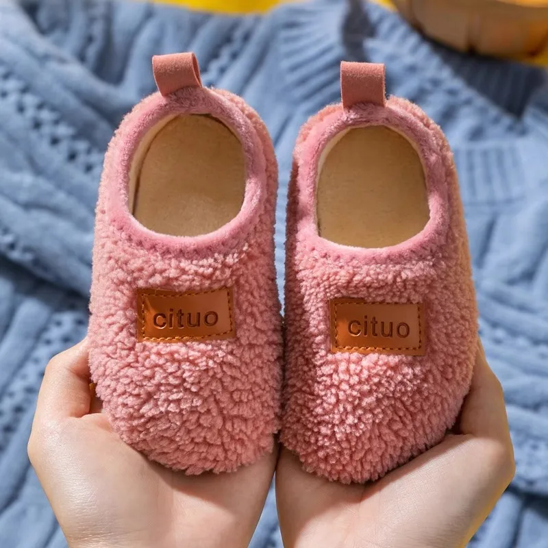 Zapatillas de bebé con suela antideslizante y forro polar