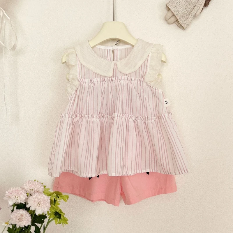 Conjunto infantil de verano con chaleco a rayas y pantalón corto