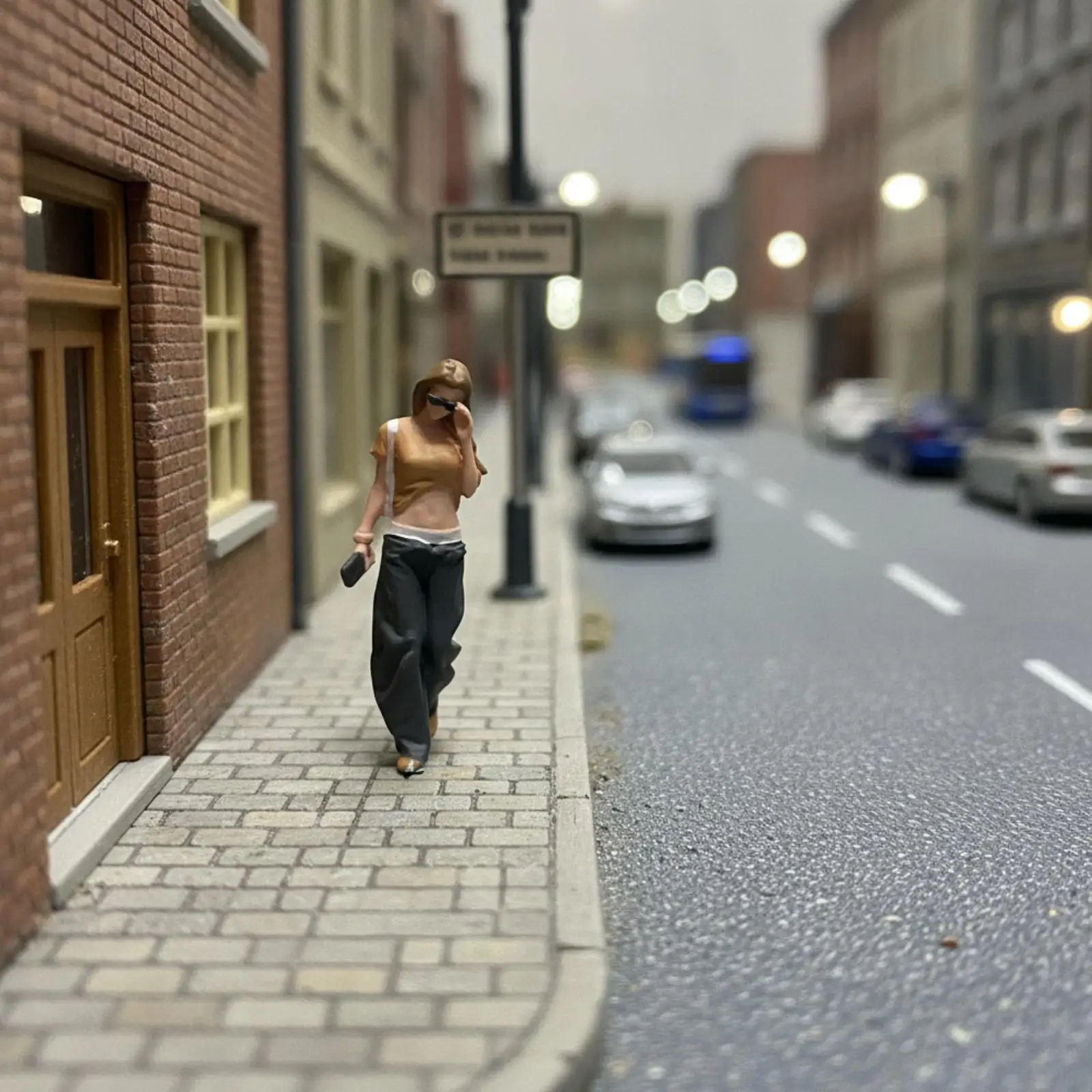 Figura miniatura femenina realista moderna para mesa de arena - imagen 4