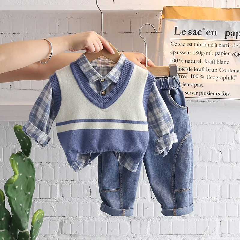 Conjunto de bebé de primavera con camisa de cuadros y chaleco - imagen 2