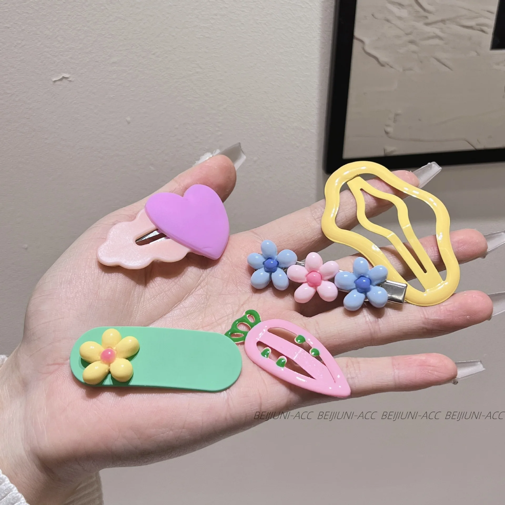 Pinzas para el cabello infantiles con dibujos y flores - imagen 2