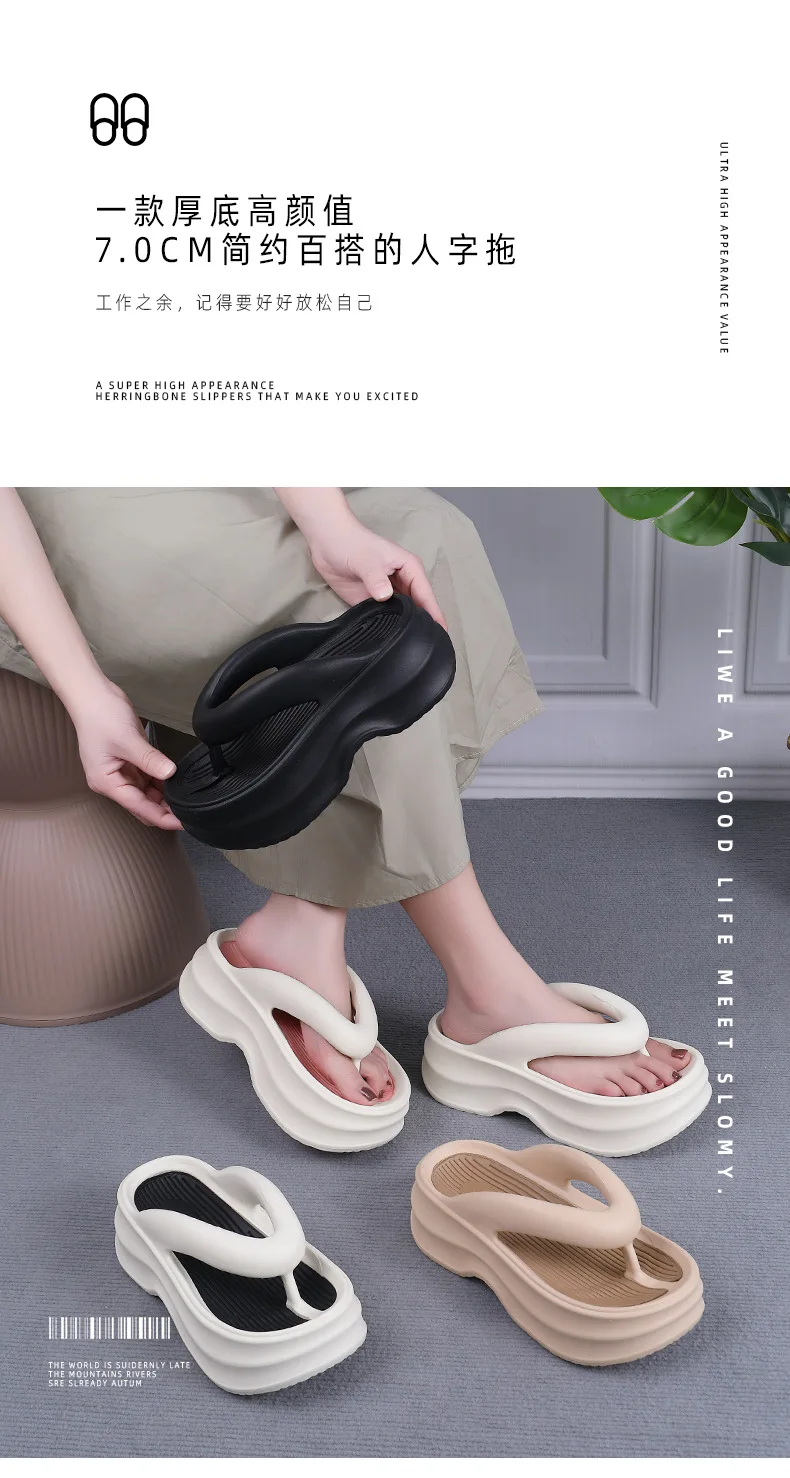 Detalle de sandalias multicolores para niños