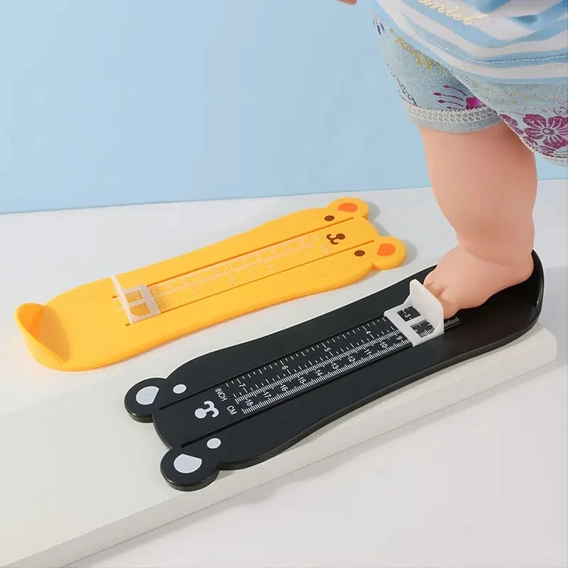 Medición de pie infantil con regla