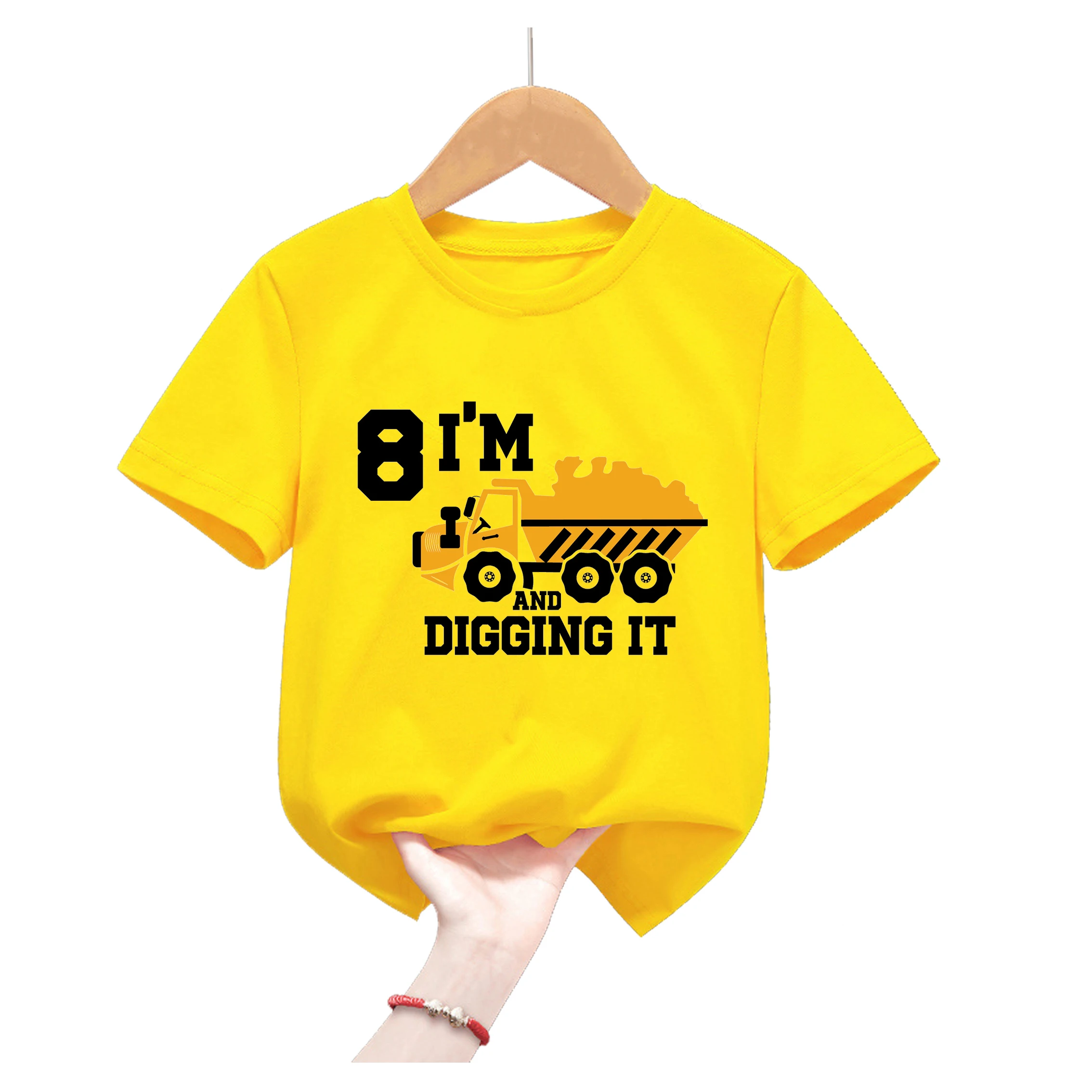 Camiseta infantil vista frontal mostrando el corte holgado