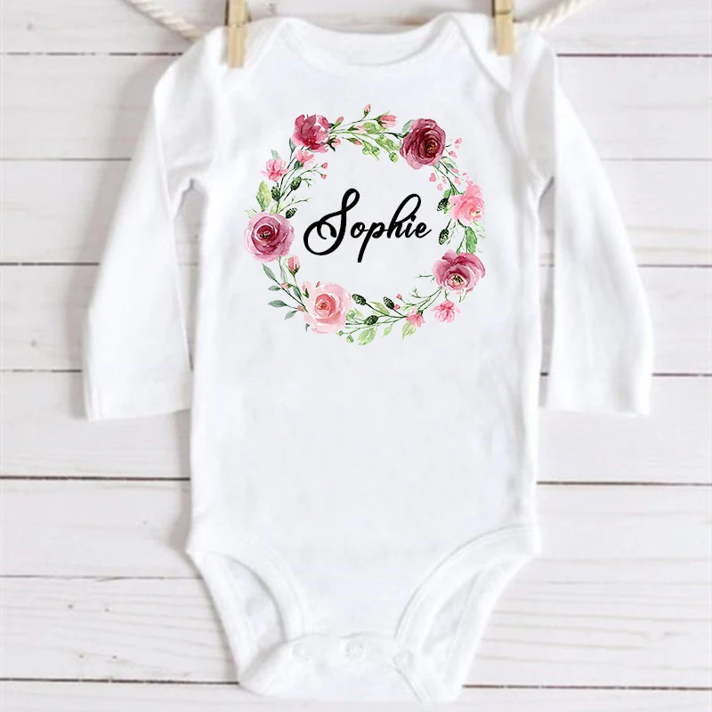 Monos personalizados para bebé con corona a juego y nombre
