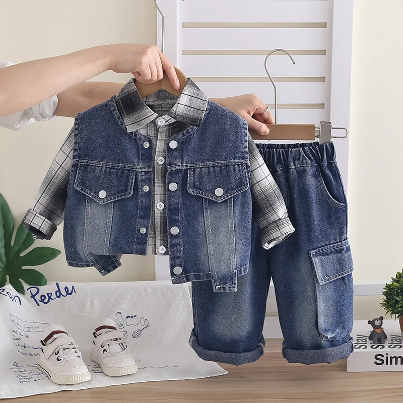 Conjunto ropa bebé: chaleco a cuadros, camiseta manga larga y pantalón