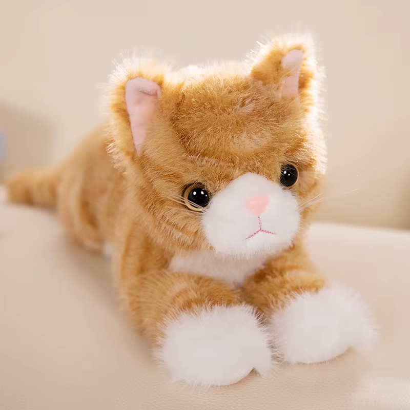 Gatito peluche esponjoso en color naranja