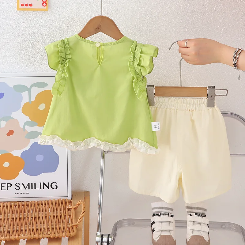 Conjunto infantil de verano con chaleco sin mangas y pantalón corto - imagen 2