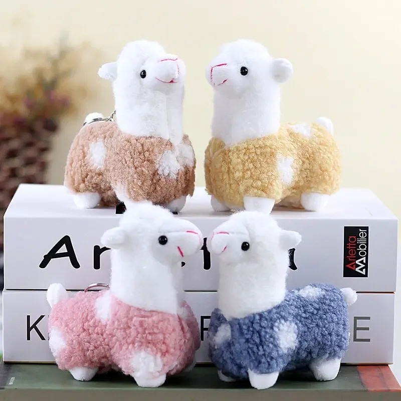 Llavero de peluche de alpaca color beige con rostro tierno