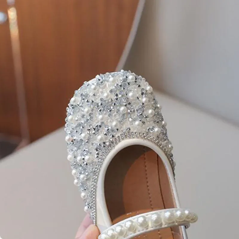Zapatos de charol con lentejuelas y perlas para niña – Elegantes - imagen 3