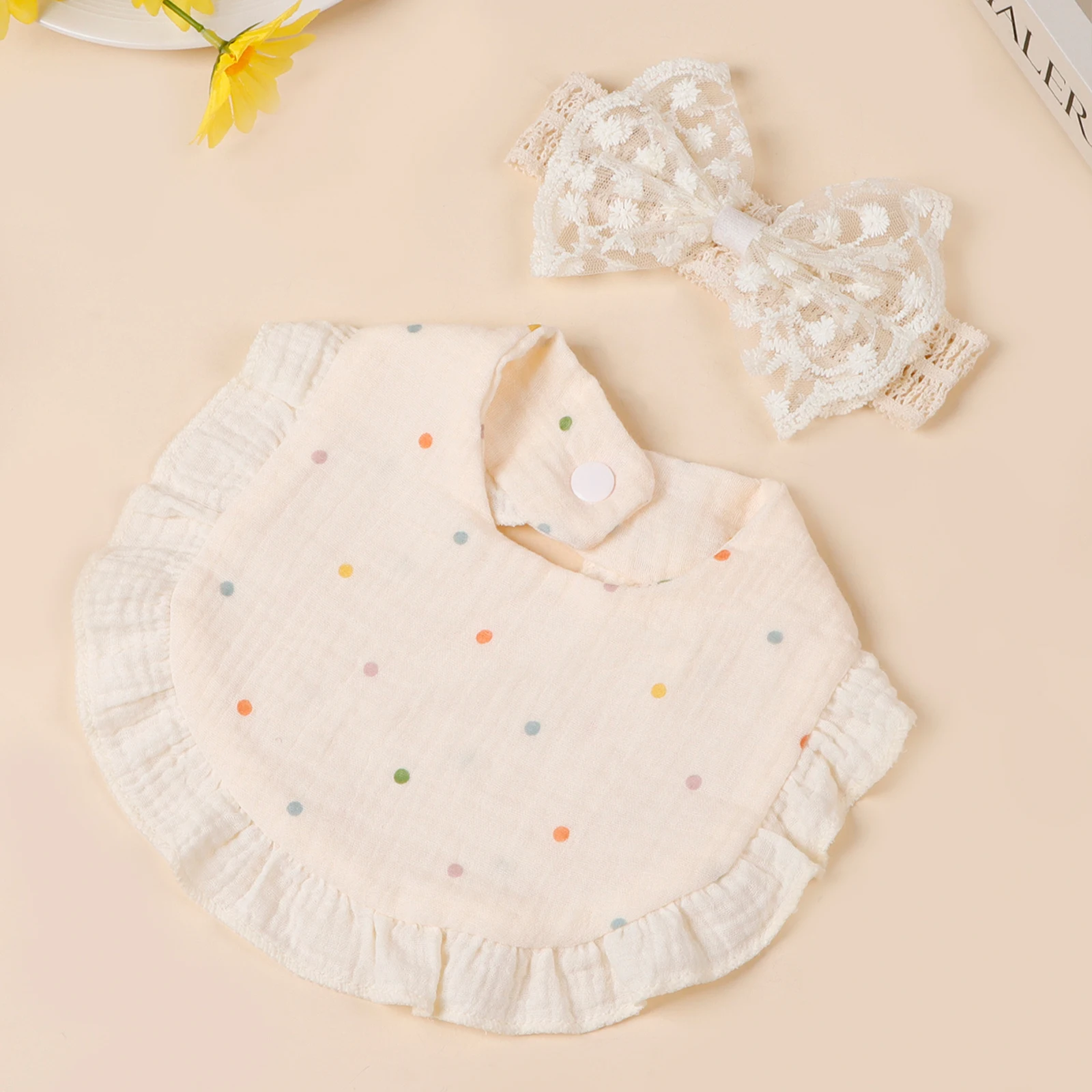 Set bebé: diadema, babero y turbante beige con encaje bordado - imagen 5