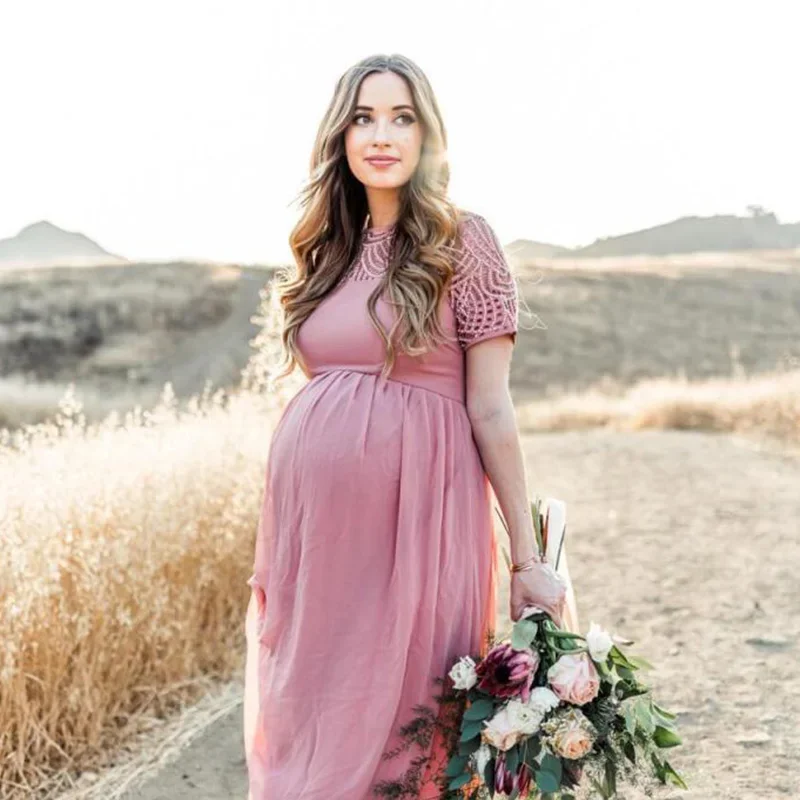 Vestido de maternidad largo elegante en gasa y encaje rosa polvoriento - imagen 2