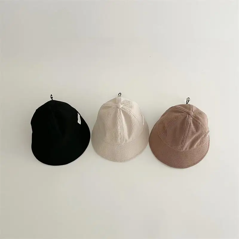 Gorra de béisbol infantil con visera y etiqueta pequeña – Coreano