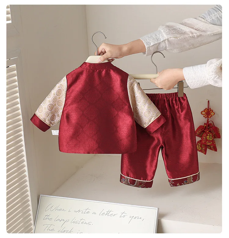 Conjunto completo de camiseta y pantalón para bebé