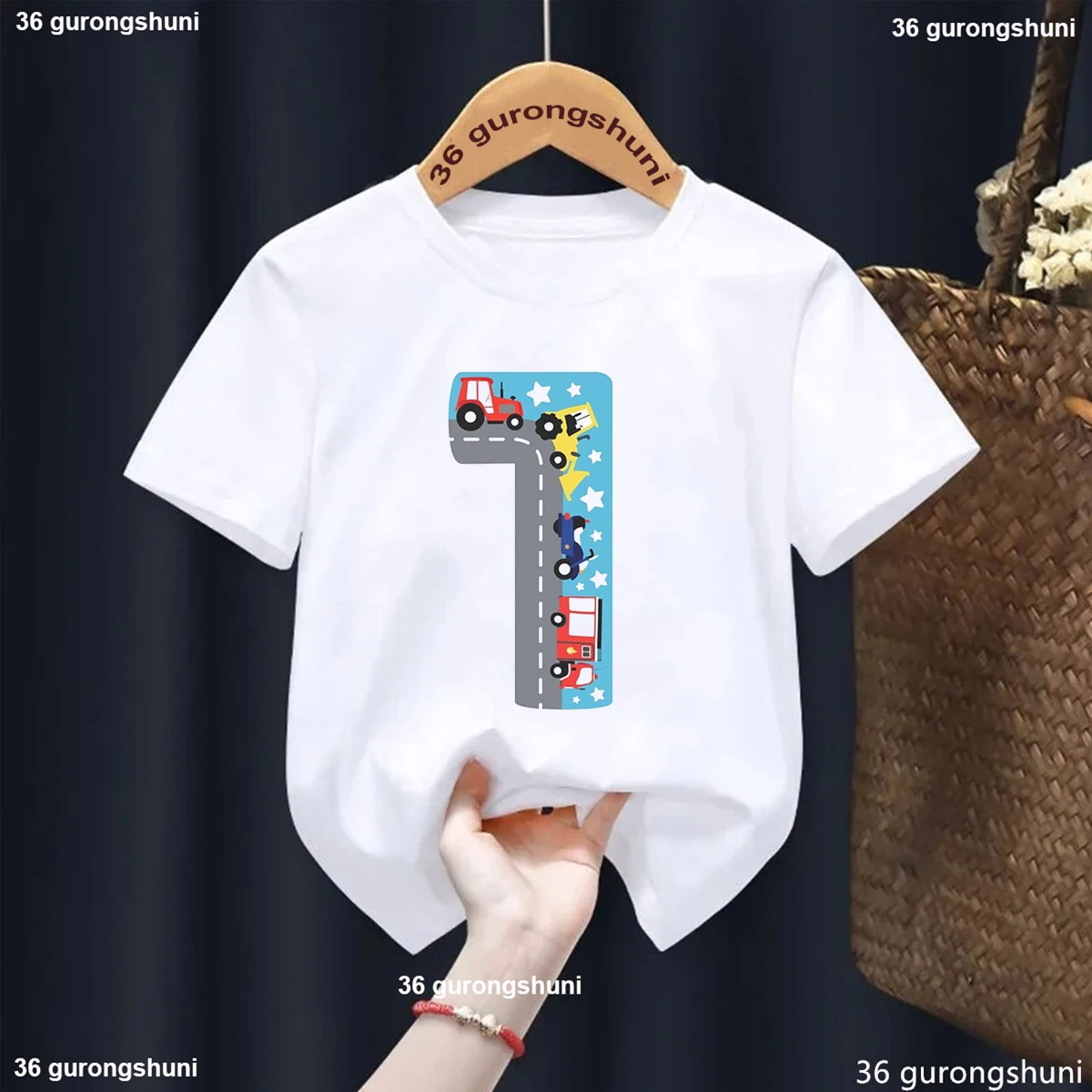 Camiseta amarilla con estampado de tractor para niña o niño