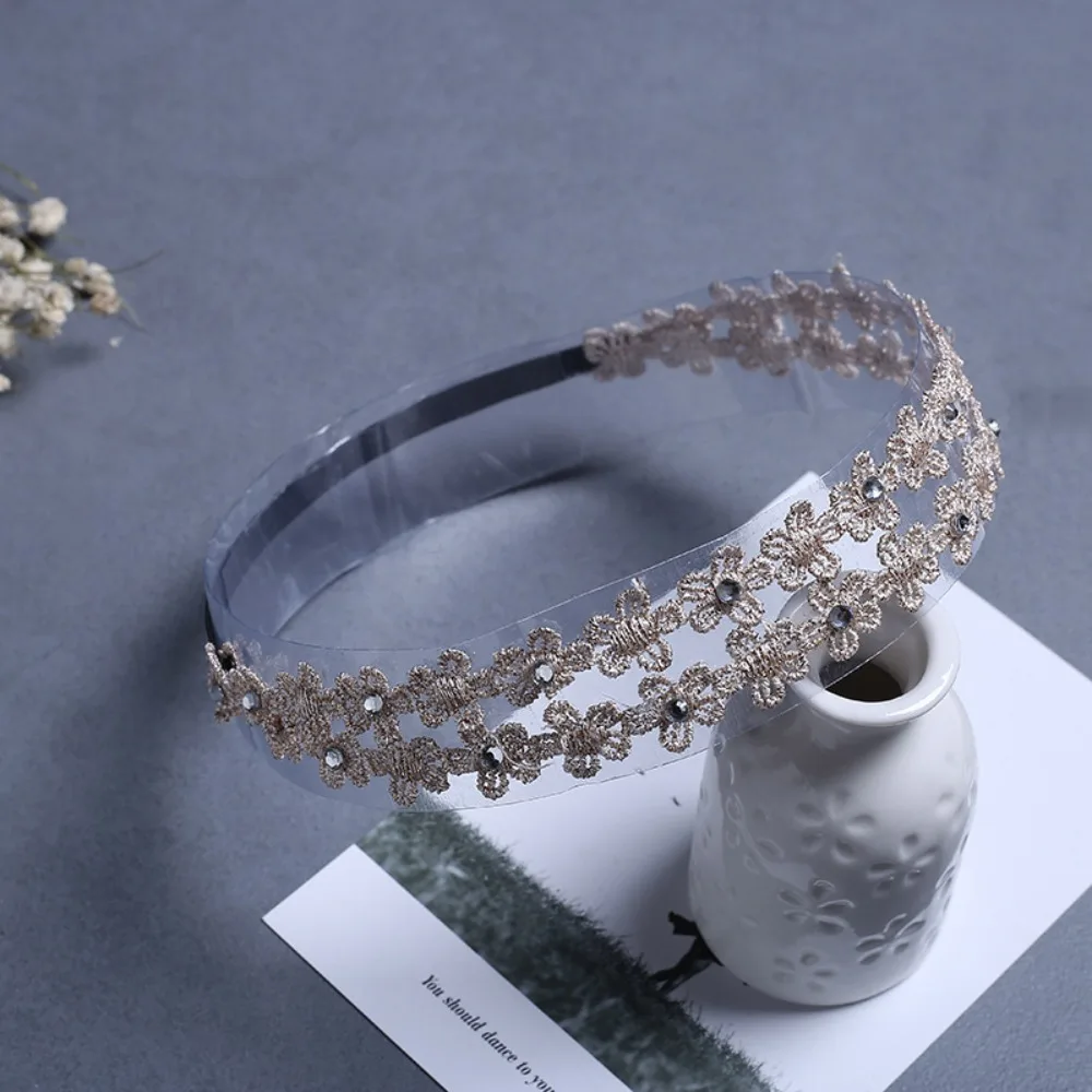 Detalle de diadema coreana infantil