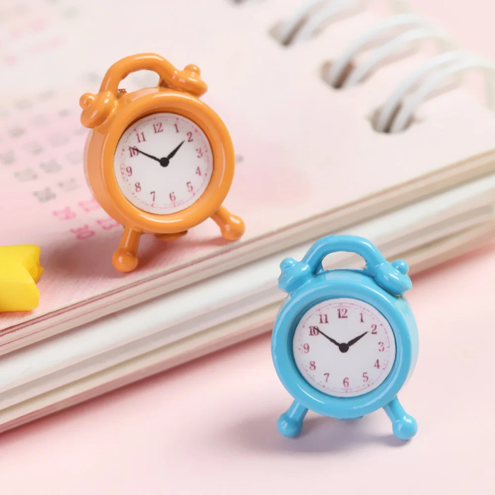 Reloj despertador en diferentes colores para colección