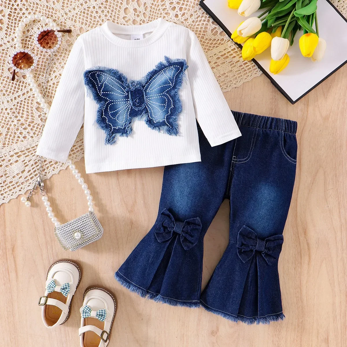 Conjunto bebé primavera: top mariposa blanco y vaquero acampanado - imagen 2