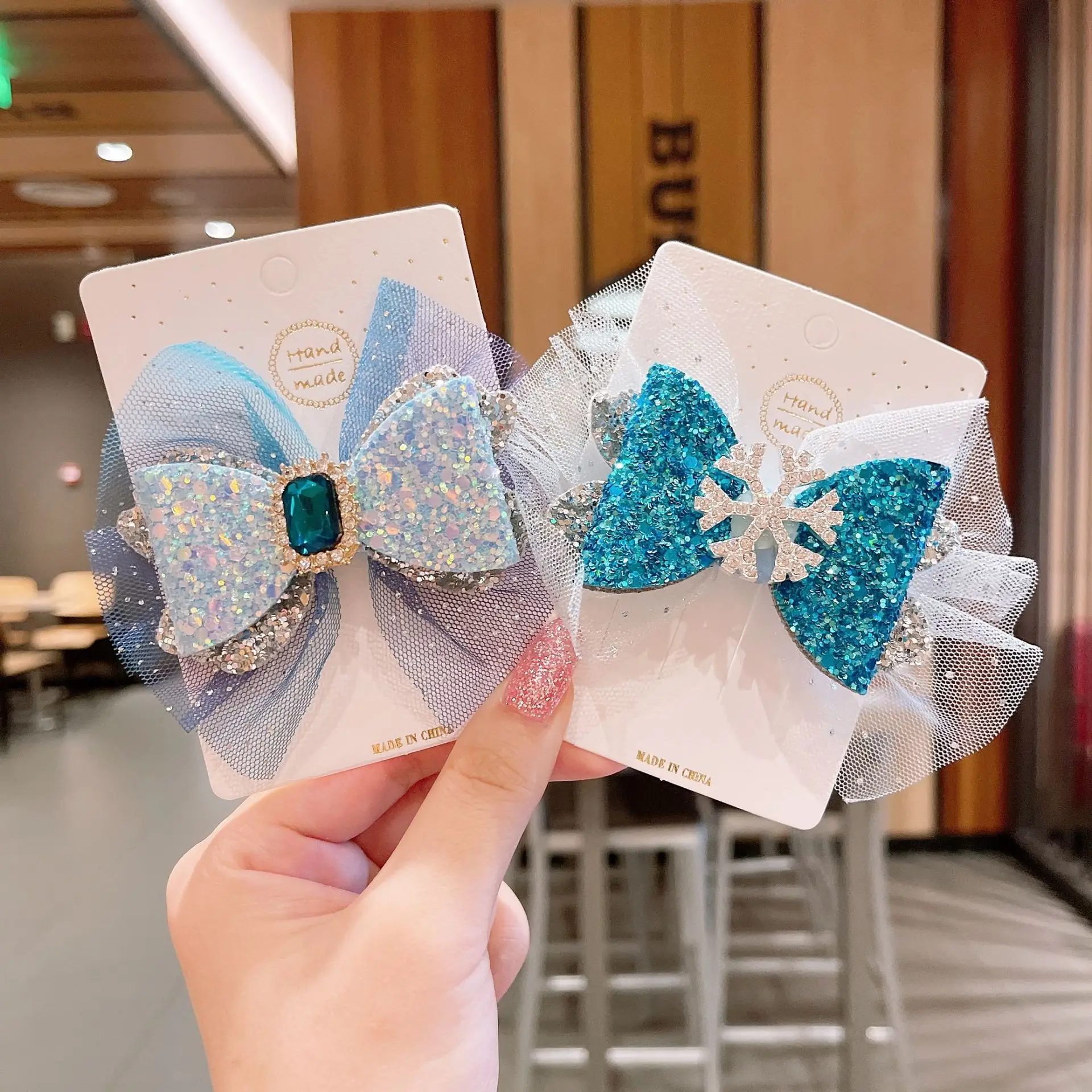 Pinza infantil de estilo princesa con detalle de brillo