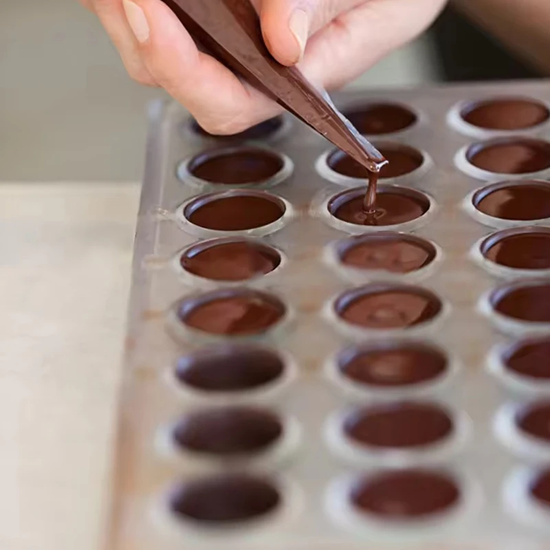 Molde de chocolate 3D con forma de labios y corazones - imagen 4