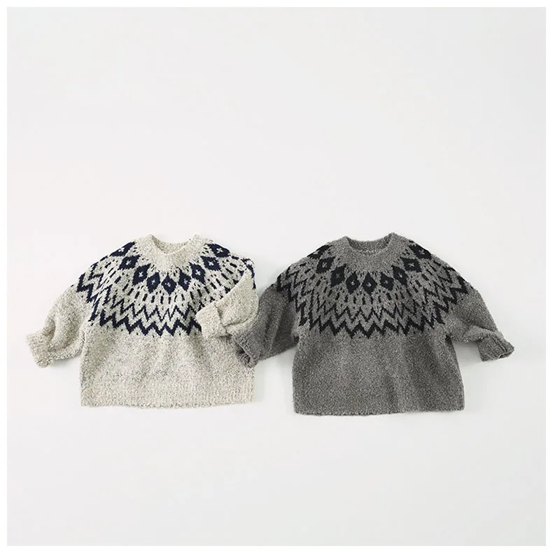 Suéter infantil de moda