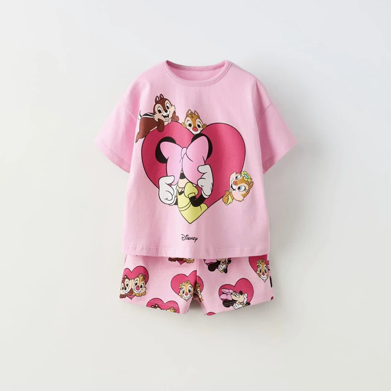 Conjunto rosa de verano con camiseta de Minnie y pantalones cortos