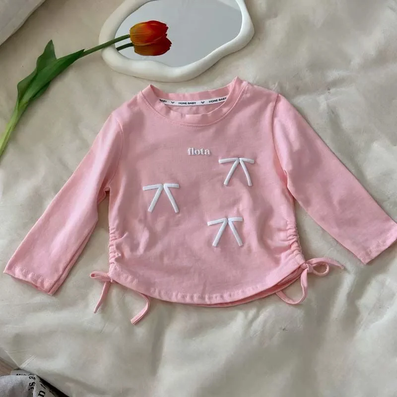 Prenda infantil de otoño con estilo, lista para combinar con abrigos
