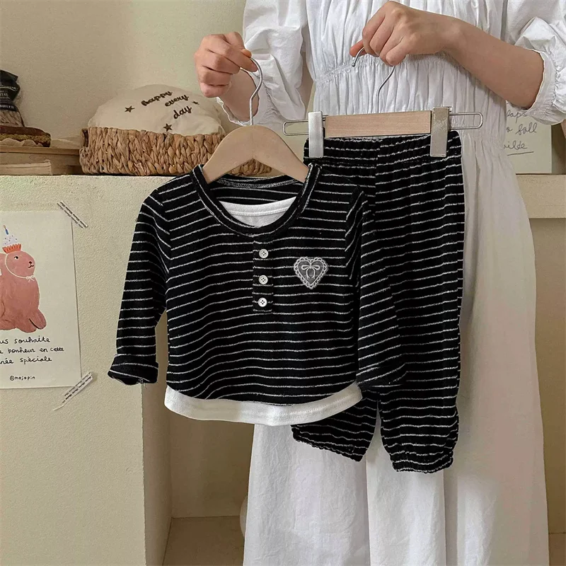 Conjunto infantil de otoño a rayas con lazo y manga larga - imagen 4
