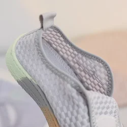Zapatillas de malla antideslizantes de fondo suave de verano para niños