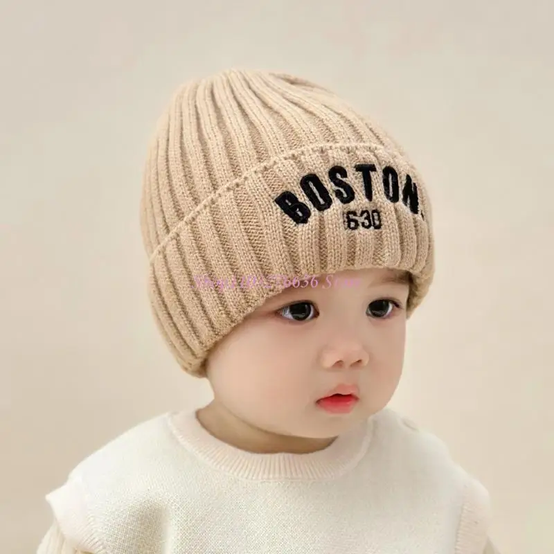 Gorro bebé tejido con letras bordadas y capucha cálida - imagen 3