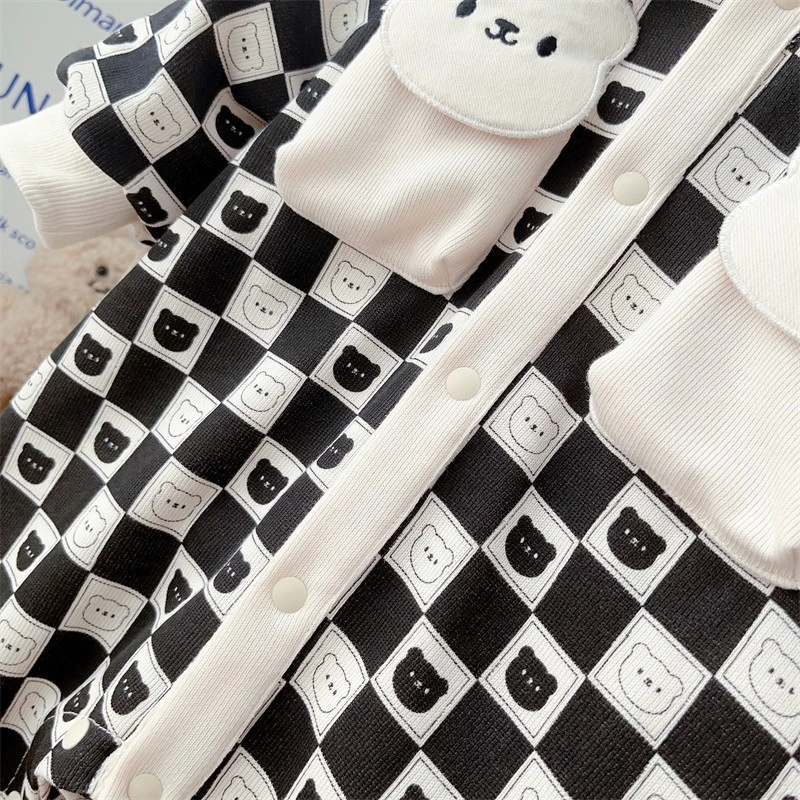 Pelele bebé unisex a cuadros con cuello tipo polo y oso suave - imagen 3
