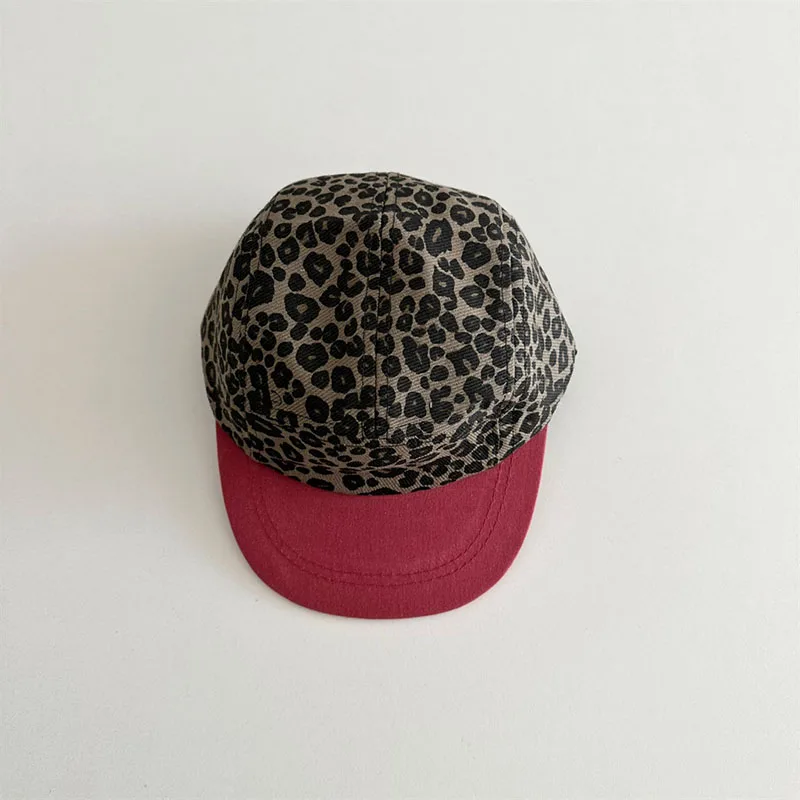 Detalle del ajuste trasero de la gorra