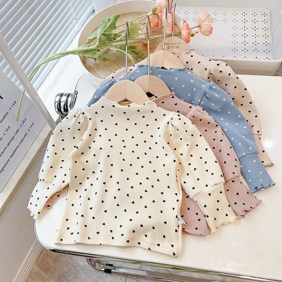 Camiseta de manga larga para niña con cuello medio alto en color blanco