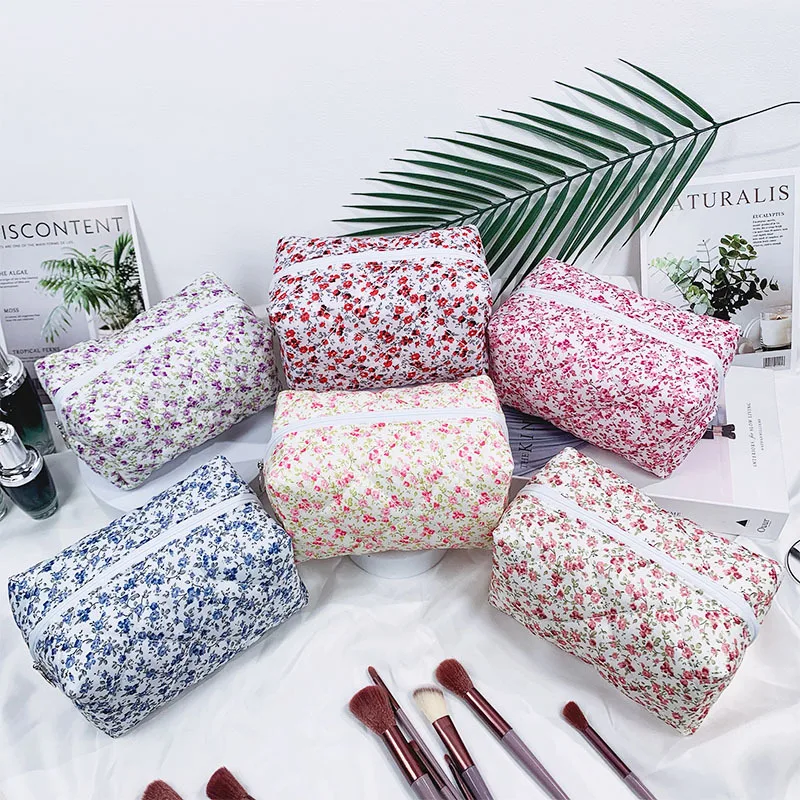 Bolsa de cosméticos acolchada floral para viaje con organizador - imagen 4