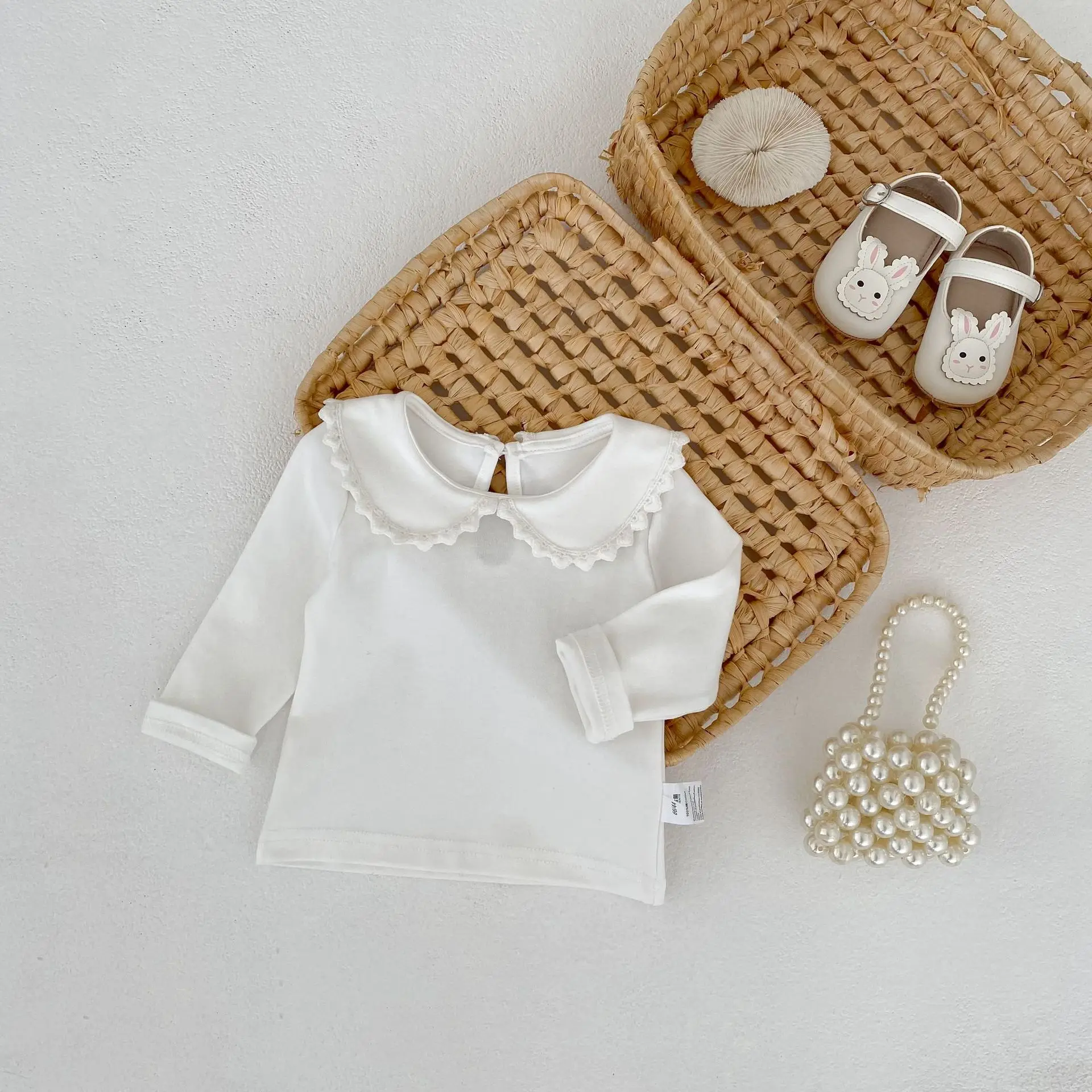 Blusa de niña blanca con cuello Peter Pan y manga larga - imagen 5